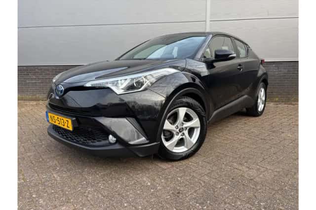 Toyota C-HR (2017) thumbnail 1