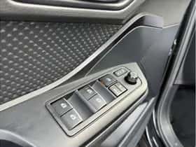 Toyota C-HR thumbnail 12