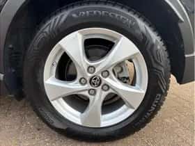 Toyota C-HR thumbnail 6