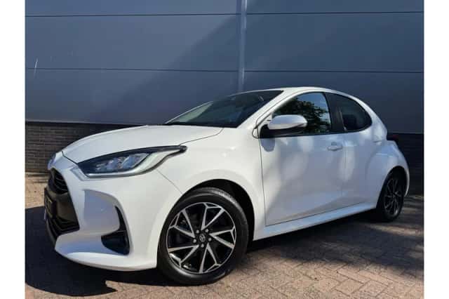 Toyota Yaris (2023) thumbnail 1