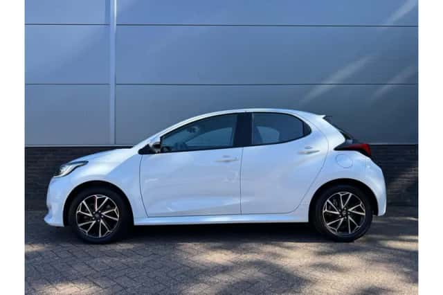 Toyota Yaris (2023) thumbnail 2