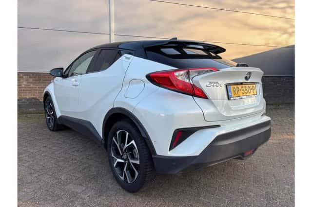 Toyota C-HR (2018) thumbnail 5