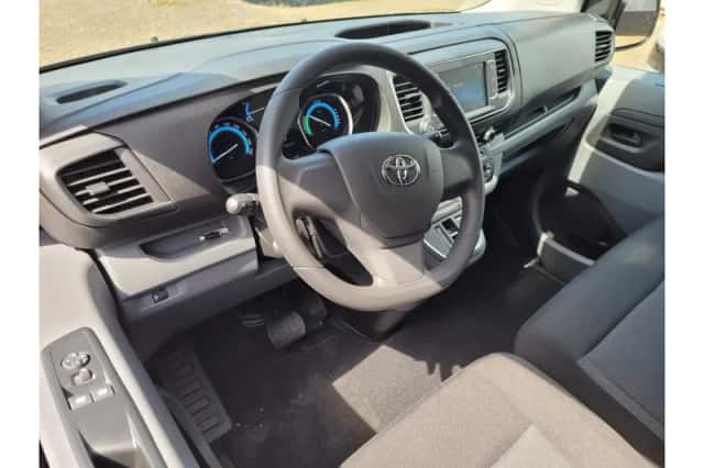 Toyota Proace (2024) thumbnail 2