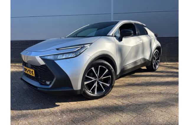 Toyota C-HR (2024) thumbnail 1