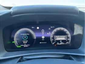 Toyota C-HR (2024) thumbnail 3