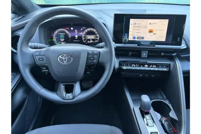 Toyota C-HR (2024) thumbnail 4