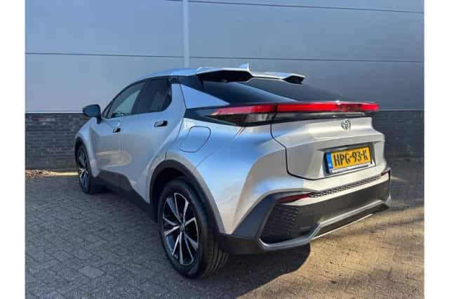 Toyota C-HR (2024) thumbnail 5