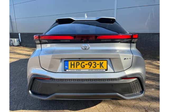 Toyota C-HR (2024) thumbnail 6