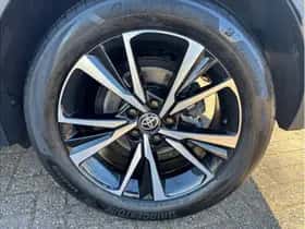 Toyota C-HR (2024) thumbnail 8