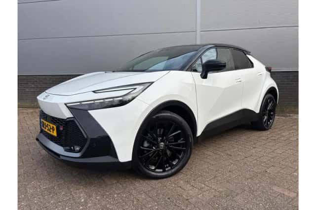 Toyota C-HR (2024) thumbnail 1
