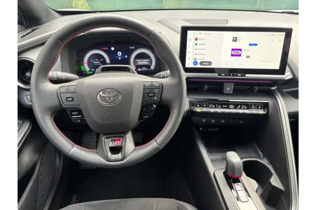 Toyota C-HR (2024) thumbnail 4