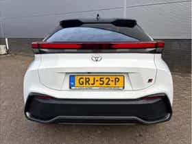Toyota C-HR (2024) thumbnail 6