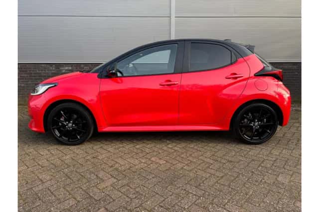 Toyota Yaris (2022) thumbnail 2
