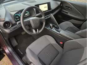 Toyota C-HR thumbnail 4