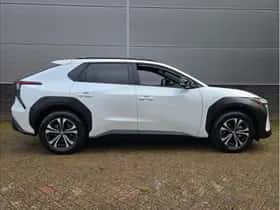 Toyota bZ4X thumbnail 8