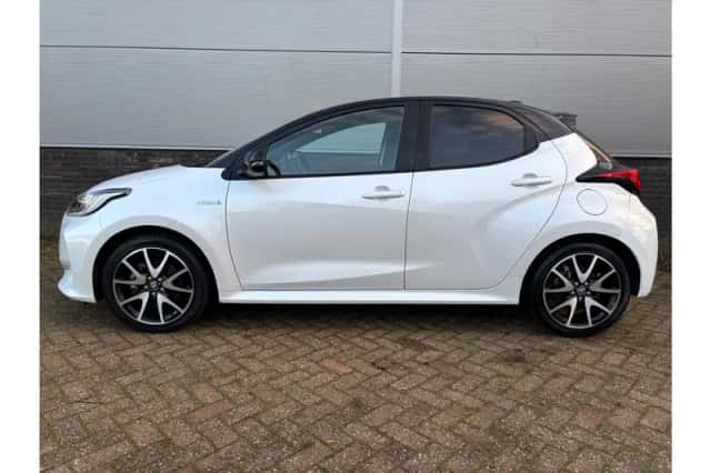 Toyota Yaris (2021) thumbnail 4