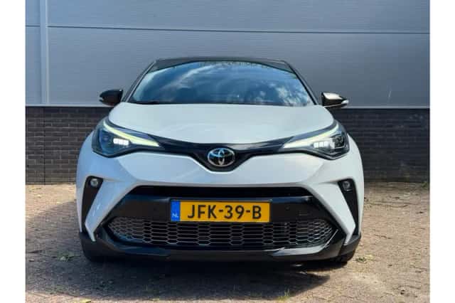 Toyota C-HR (2023) thumbnail 4