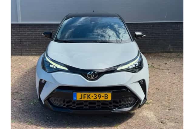 Toyota C-HR (2023) thumbnail 5