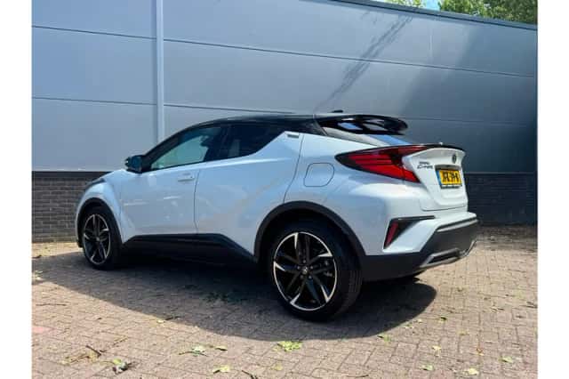 Toyota C-HR (2023) thumbnail 6