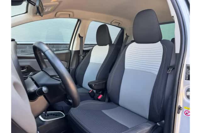 Toyota Yaris (2017) thumbnail 4