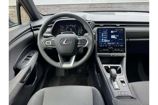 Lexus LBX (2025) thumbnail 4