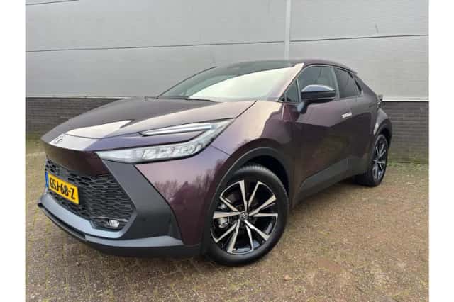 Toyota C-HR (2024) thumbnail 1