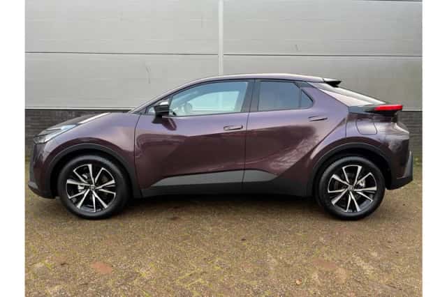 Toyota C-HR (2024) thumbnail 5