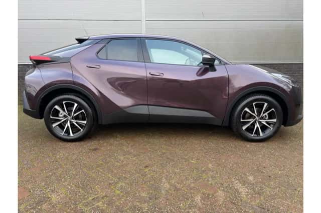 Toyota C-HR (2024) thumbnail 6