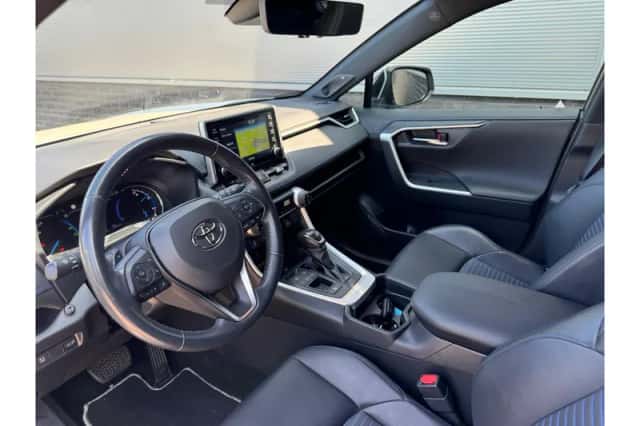 Toyota RAV4 (2022) thumbnail 4