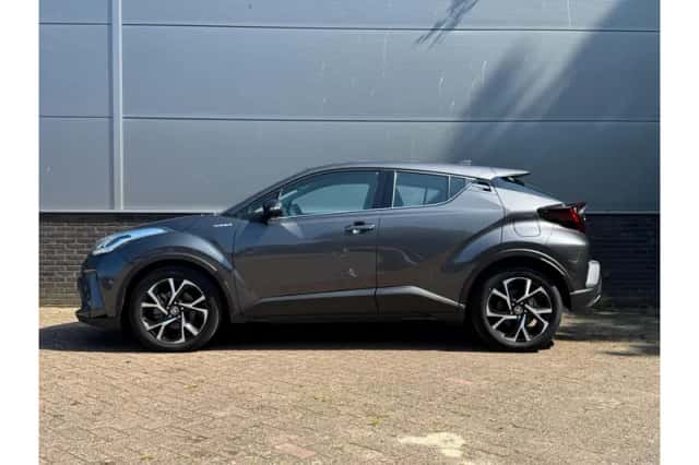 Toyota C-HR (2020) thumbnail 2