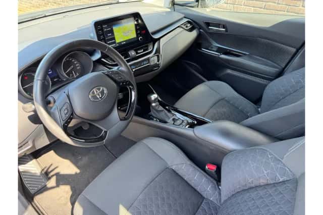 Toyota C-HR (2020) thumbnail 4