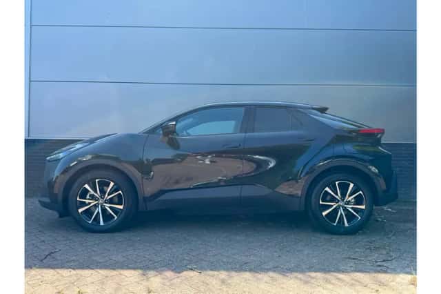 Toyota C-HR (2026) thumbnail 2