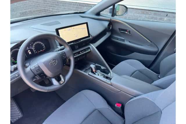 Toyota C-HR (2026) thumbnail 4