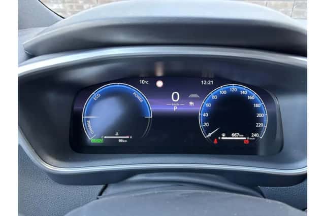 Toyota Corolla (2024) thumbnail 3