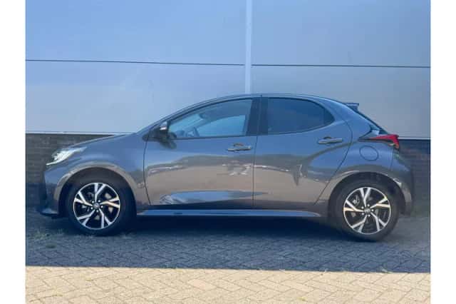 Toyota Yaris (2025) thumbnail 2