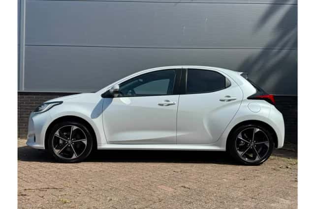 Toyota Yaris (2025) thumbnail 2