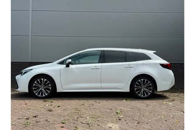 Toyota Corolla (2024) thumbnail 2