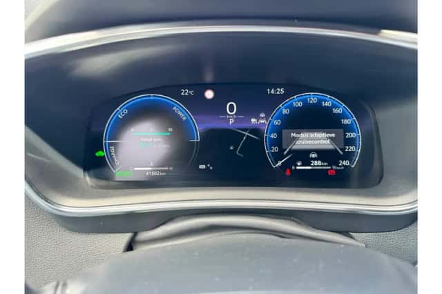 Toyota Corolla (2024) thumbnail 3
