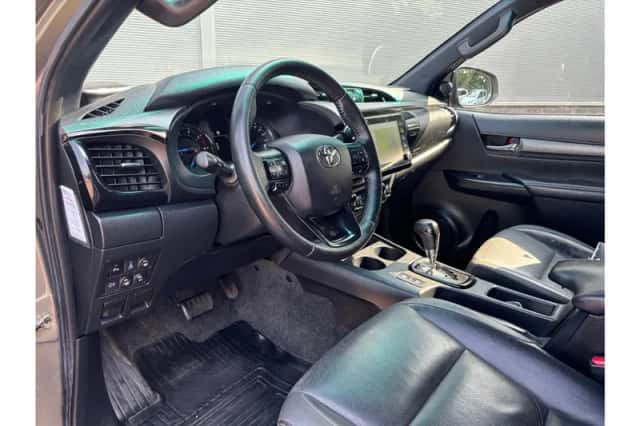 Toyota Hilux (2021) thumbnail 2