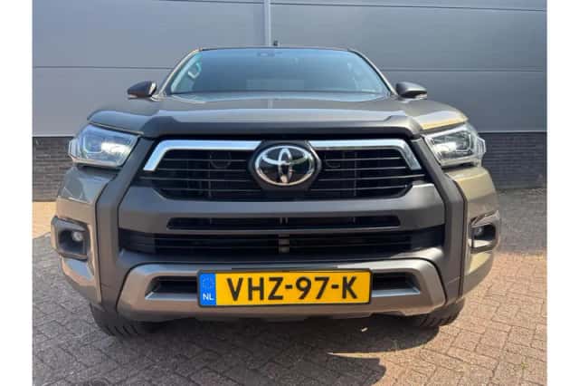 Toyota Hilux (2021) thumbnail 4