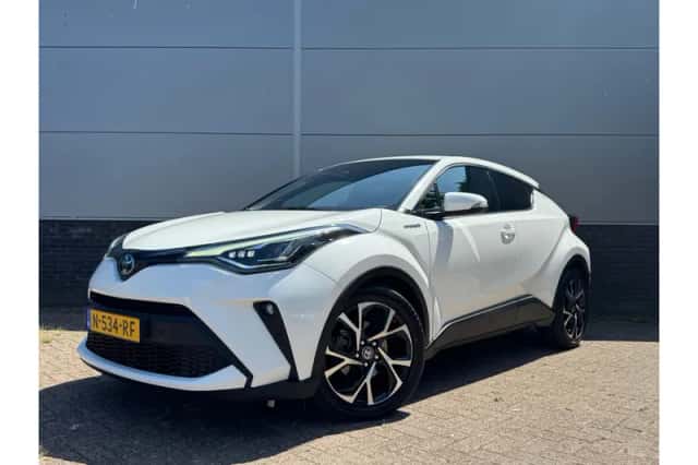 Toyota C-HR (2022) thumbnail 1