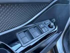 Toyota C-HR (2023) thumbnail 18