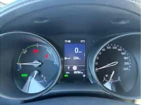 Toyota C-HR (2023) thumbnail 3