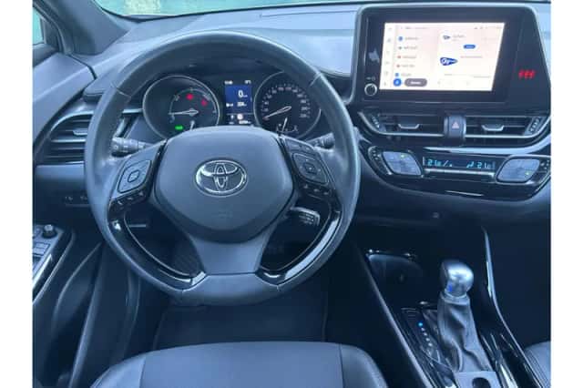 Toyota C-HR (2023) thumbnail 4