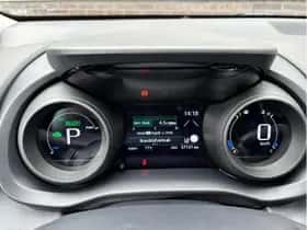 Toyota Yaris (2022) thumbnail 3