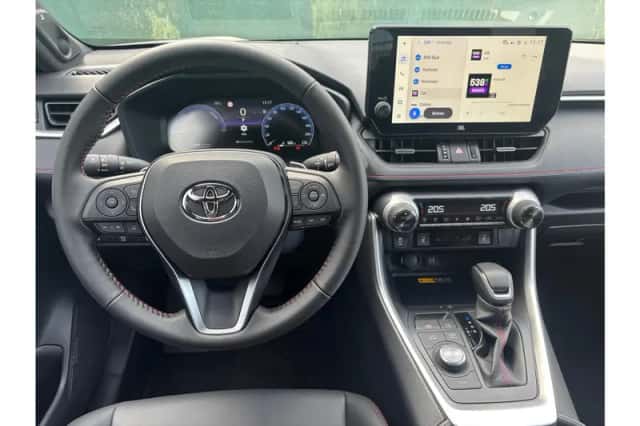 Toyota RAV4 (2025) thumbnail 4