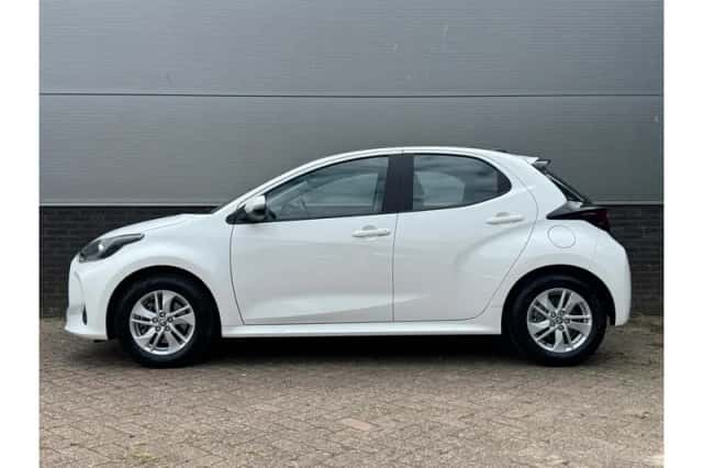 Toyota Yaris (2025) thumbnail 2