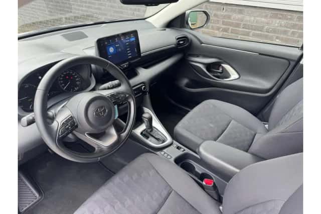 Toyota Yaris (2025) thumbnail 4