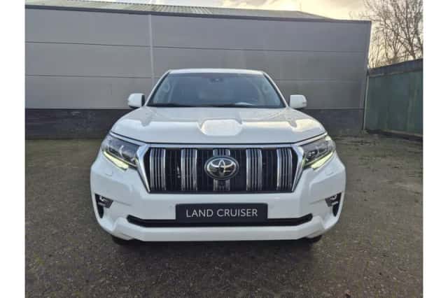 Toyota Land Cruiser (2024) thumbnail 2
