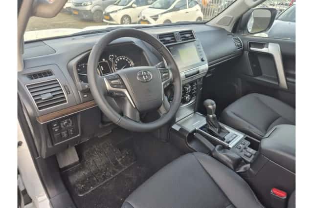 Toyota Land Cruiser (2024) thumbnail 4